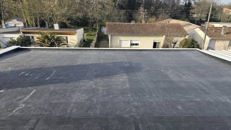 Pose membrane EPDM toit plat neuf Haute-Savoie — RT Toiture 74